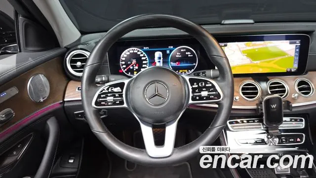 Mercedes-Benz E-Class 2019 thumb 4
