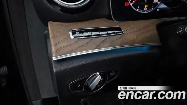 Mercedes-Benz E-Class 2019 thumb 8