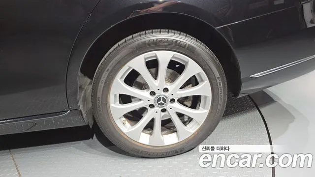 Mercedes-Benz E-Class 2019 thumb 10