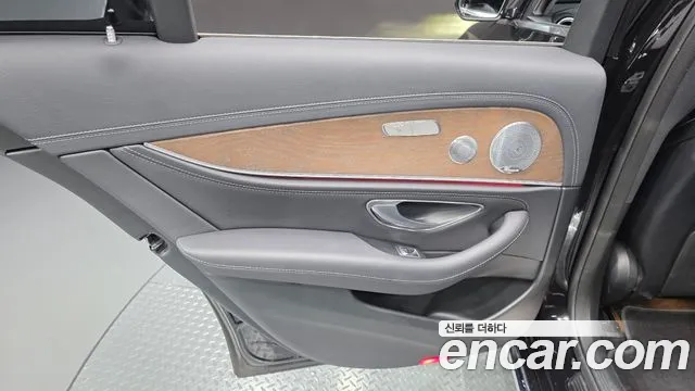 Mercedes-Benz E-Class 2019 thumb 6