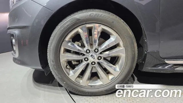 Kia Carnival 2015 thumb 11