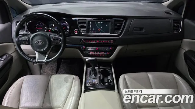 Kia Carnival 2015 thumb 5
