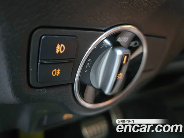 Infiniti Q30 2017 thumb 5