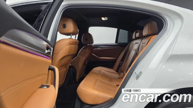 BMW 5 серии 2017 thumb 4