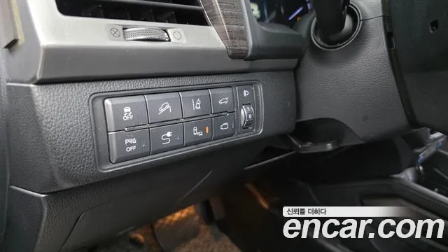 KGM Rexton 2017 thumb 12