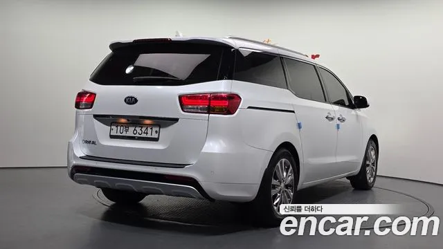 Kia Carnival 2017 thumb 6