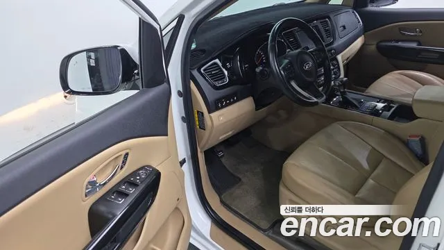 Kia Carnival 2017 thumb 8