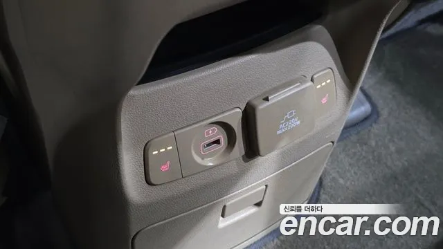 Kia Carnival 2017 thumb 3