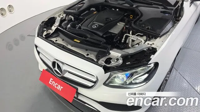 Mercedes-Benz E-Class 2018 thumb 11