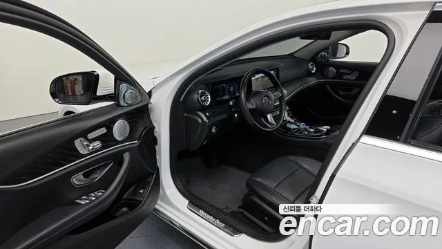 Mercedes-Benz E-Class 2018 thumb 12