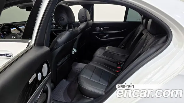 Mercedes-Benz E-Class 2018 thumb 8