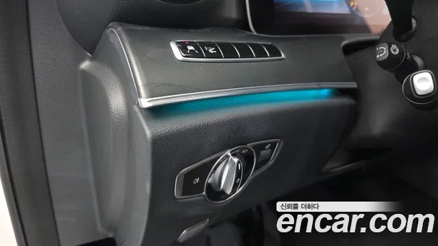 Mercedes-Benz E-Class 2018 thumb 4
