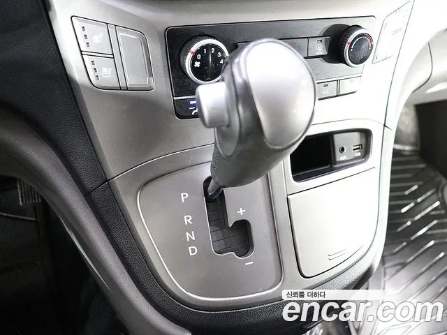 Hyundai Staria 2018 thumb 3