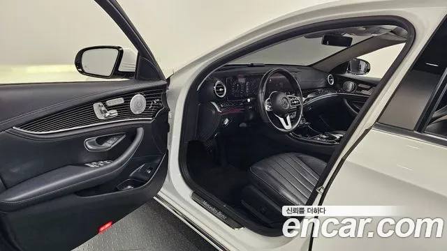 Mercedes-Benz E-Class 2020 thumb 9