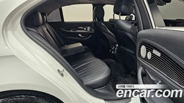 Mercedes-Benz E-Class 2020 thumb 12