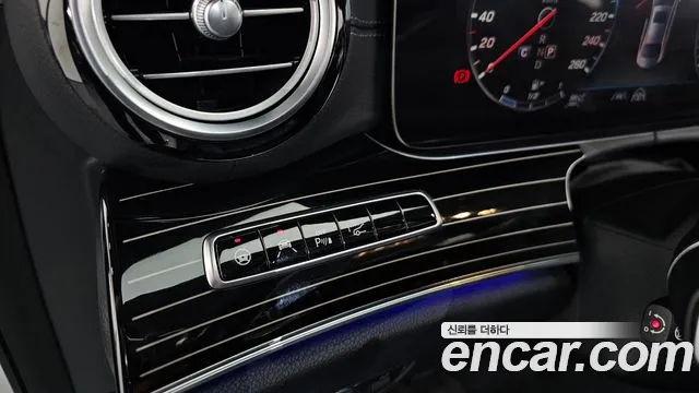Mercedes-Benz E-Class 2020 thumb 7