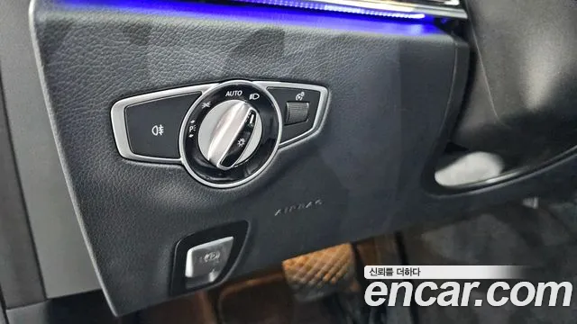 Mercedes-Benz E-Class 2020 thumb 10
