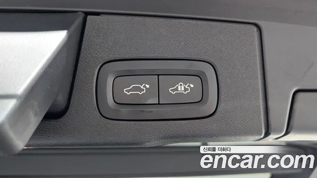 Volvo XC60 2021 thumb 9