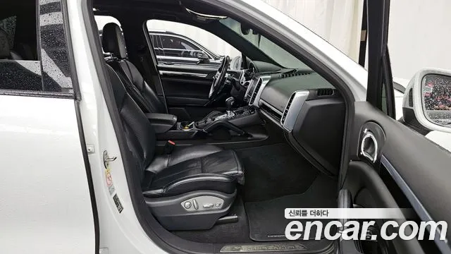 Porsche Cayenne 2017 thumb 8