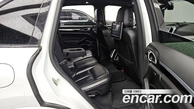 Porsche Cayenne 2017 thumb 2