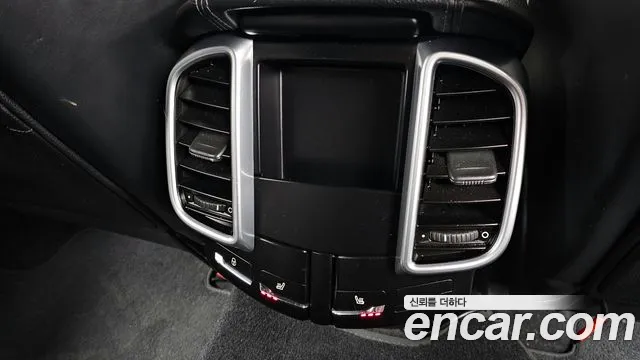 Porsche Cayenne 2017 thumb 10