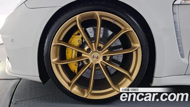 Porsche Panamera 2010 thumb 3