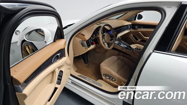 Porsche Panamera 2010 thumb 4
