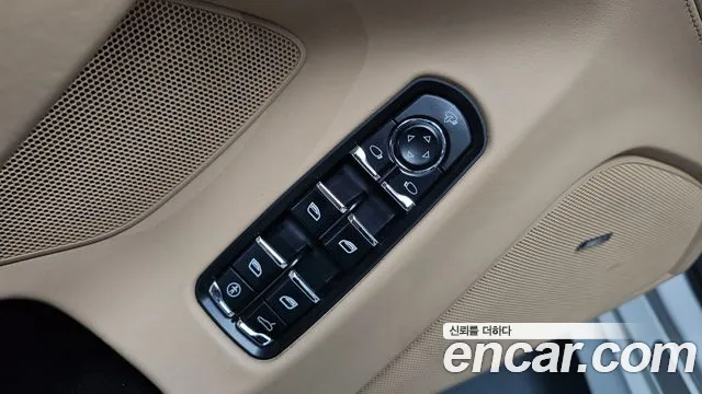Porsche Panamera 2010 thumb 11