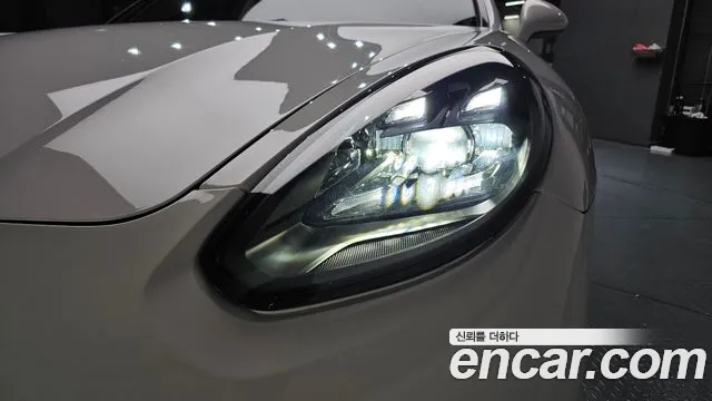 Porsche Panamera 2010 thumb 8