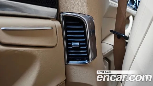 Porsche Panamera 2010 thumb 10