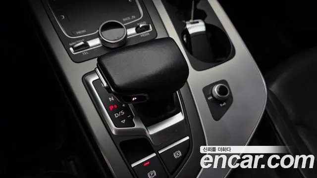 Audi Q7 2019 thumb 9