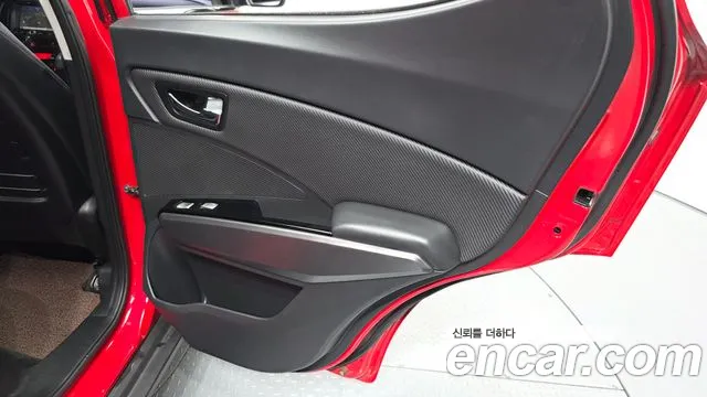 KGM Tivoli 2017 thumb 10