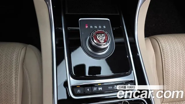 Jaguar XF 2017 thumb 4
