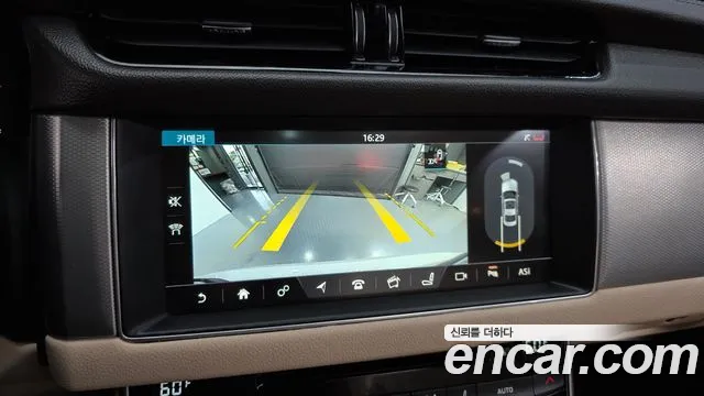 Jaguar XF 2017 thumb 6