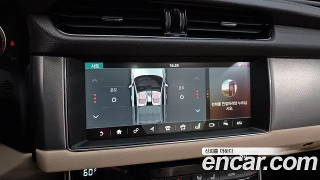 Jaguar XF 2017 thumb 9