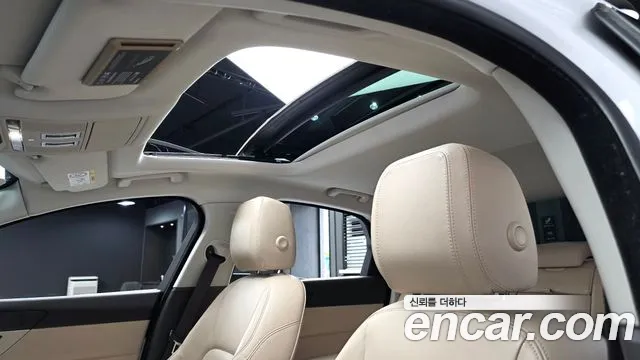 Jaguar XF 2017 thumb 8