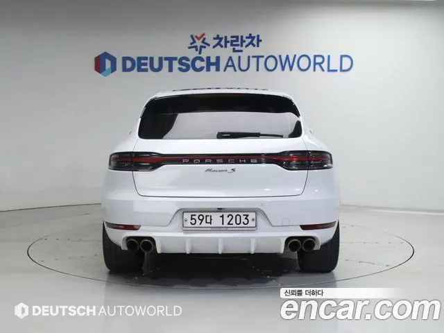 Porsche Macan 2017 thumb 3