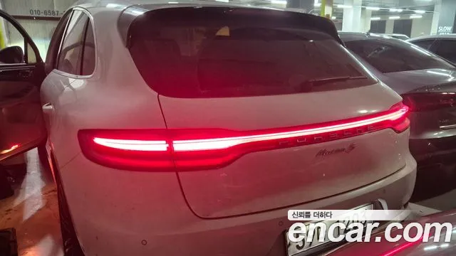 Porsche Macan 2017 thumb 11