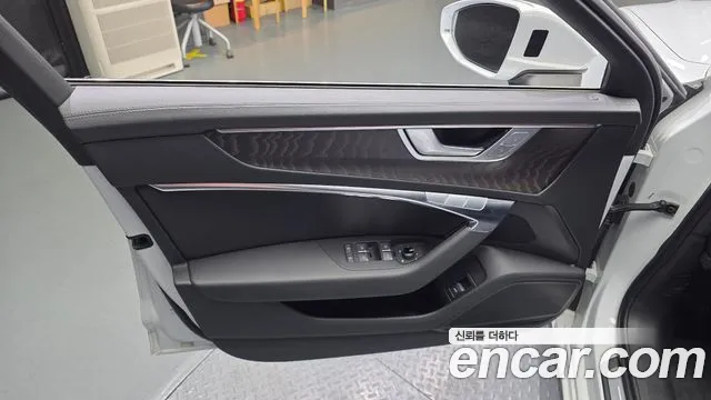 Audi A6 2022 thumb 4