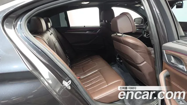 BMW 5 серии 2018 thumb 8