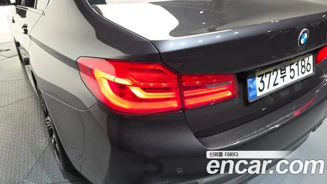 BMW 5 серии 2018 thumb 4