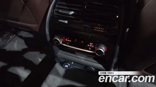 BMW 5 серии 2018 thumb 3