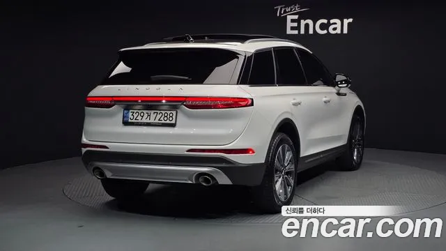 Lincoln Corsair 2022 thumb 2