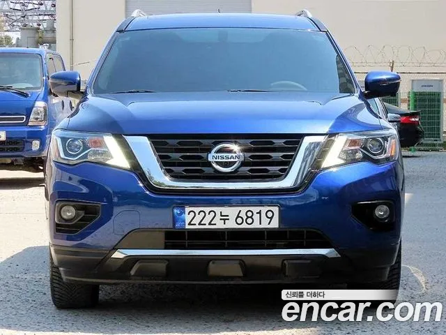 Nissan Pathfinder 2017 thumb 9