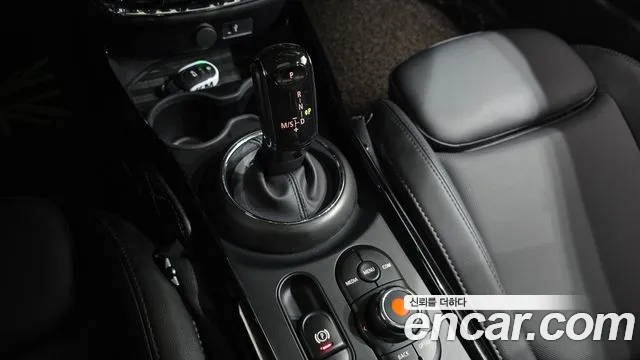 Mini Cooper Clubman 2021 thumb 10