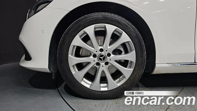 Mercedes-Benz E-Class 2017 thumb 4