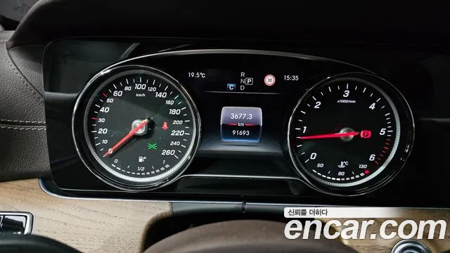 Mercedes-Benz E-Class 2017 thumb 7
