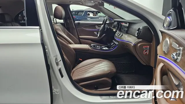Mercedes-Benz E-Class 2017 thumb 9