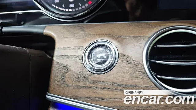 Mercedes-Benz E-Class 2017 thumb 12