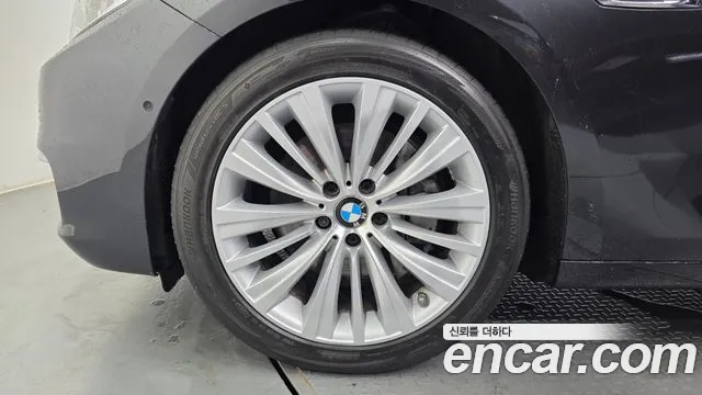 BMW 5 серии Gran Turismo 2017 thumb 12
